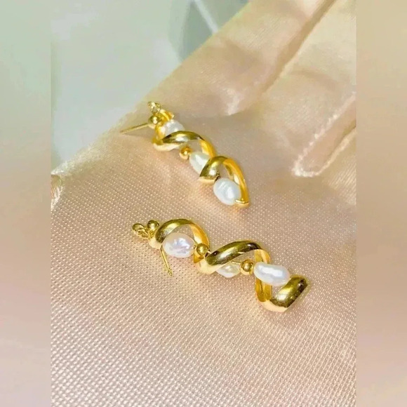 🌸14 K Gold & Freshwater Pearls earrings  🌸 - Picture 1 of 6